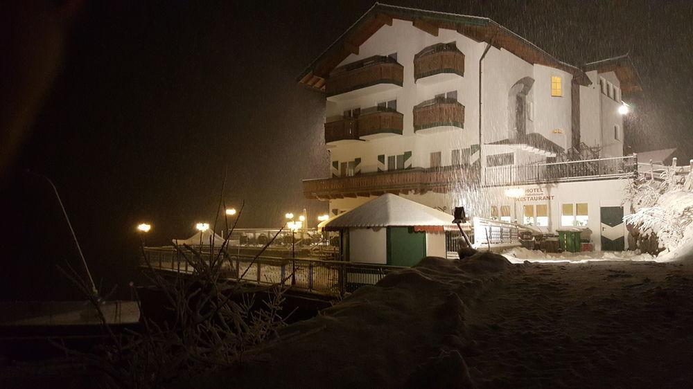 Hotel Hahnbaum Санкт-Йоганн-ім-Понгау Екстер'єр фото