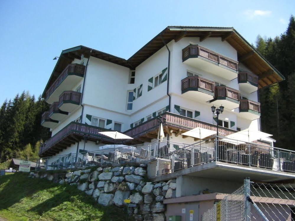 Hotel Hahnbaum Санкт-Йоганн-ім-Понгау Екстер'єр фото