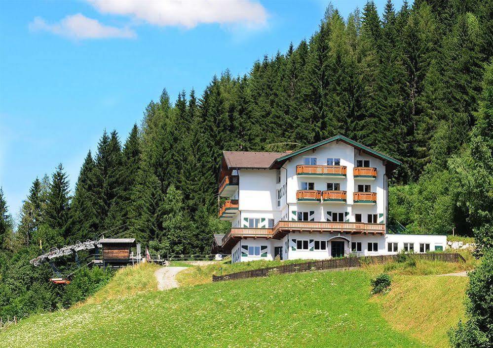 Hotel Hahnbaum Санкт-Йоганн-ім-Понгау Екстер'єр фото